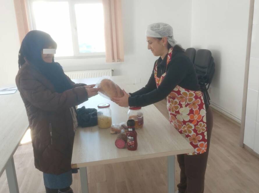 Activitate filantropică desfășurată prin cantina socială a parohiei – imaginea 1