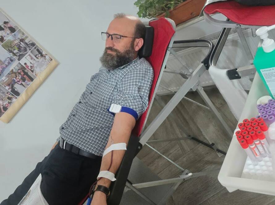 Donatori și voluntari la acțiunea de donare de sânge din biserică